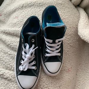 BRAND NEW BLACK CONVERSE LOWTOPS